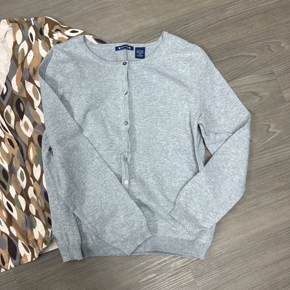 Bundle of 2 Women’s Cardigans - Picture 2 of 9